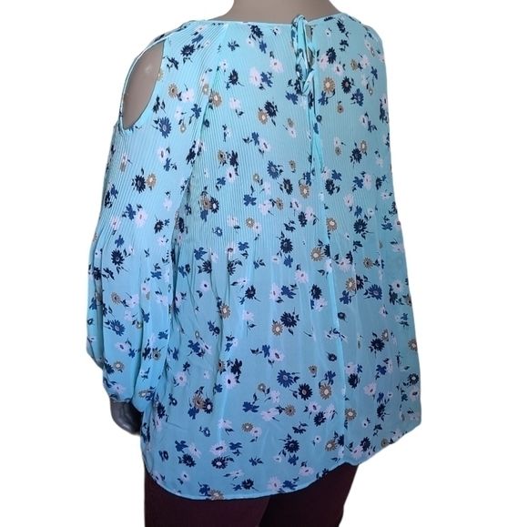 16 - Michel Studio | Sheer Floral Cold Shoulder Blouse - Picture 3 of 7